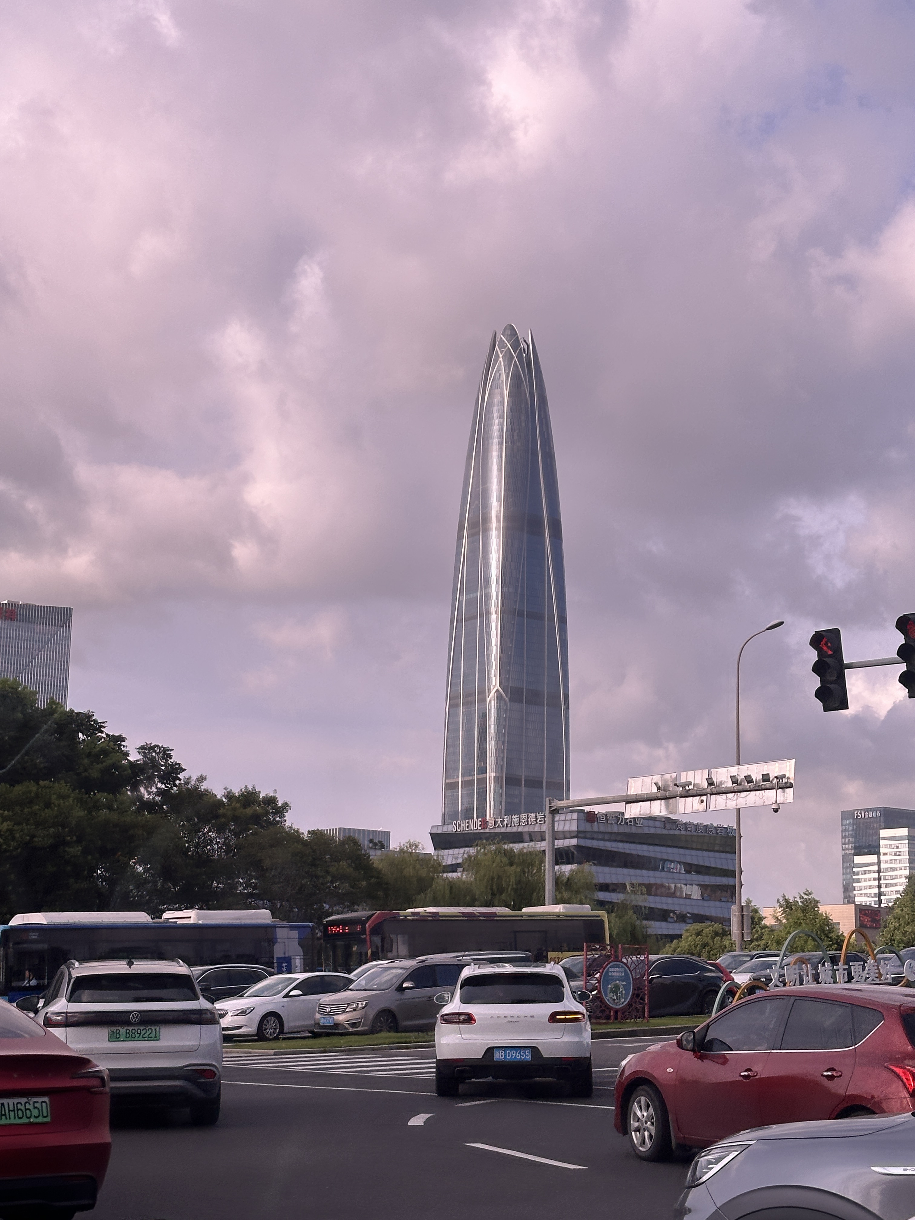 荧烁的“浙江第一高楼”