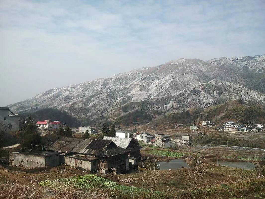 雪山下的家园