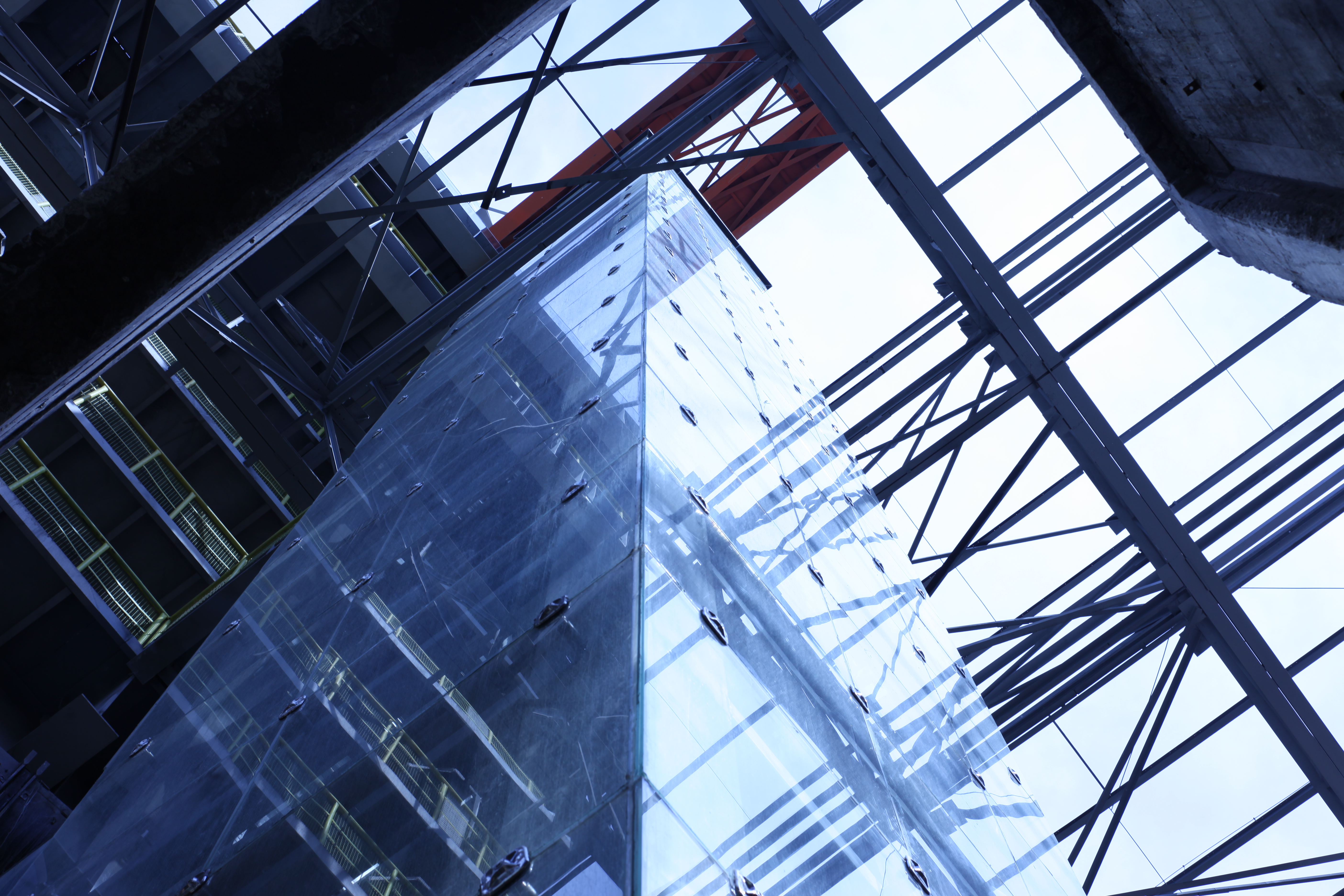 钢骨玻璃间的建筑诗