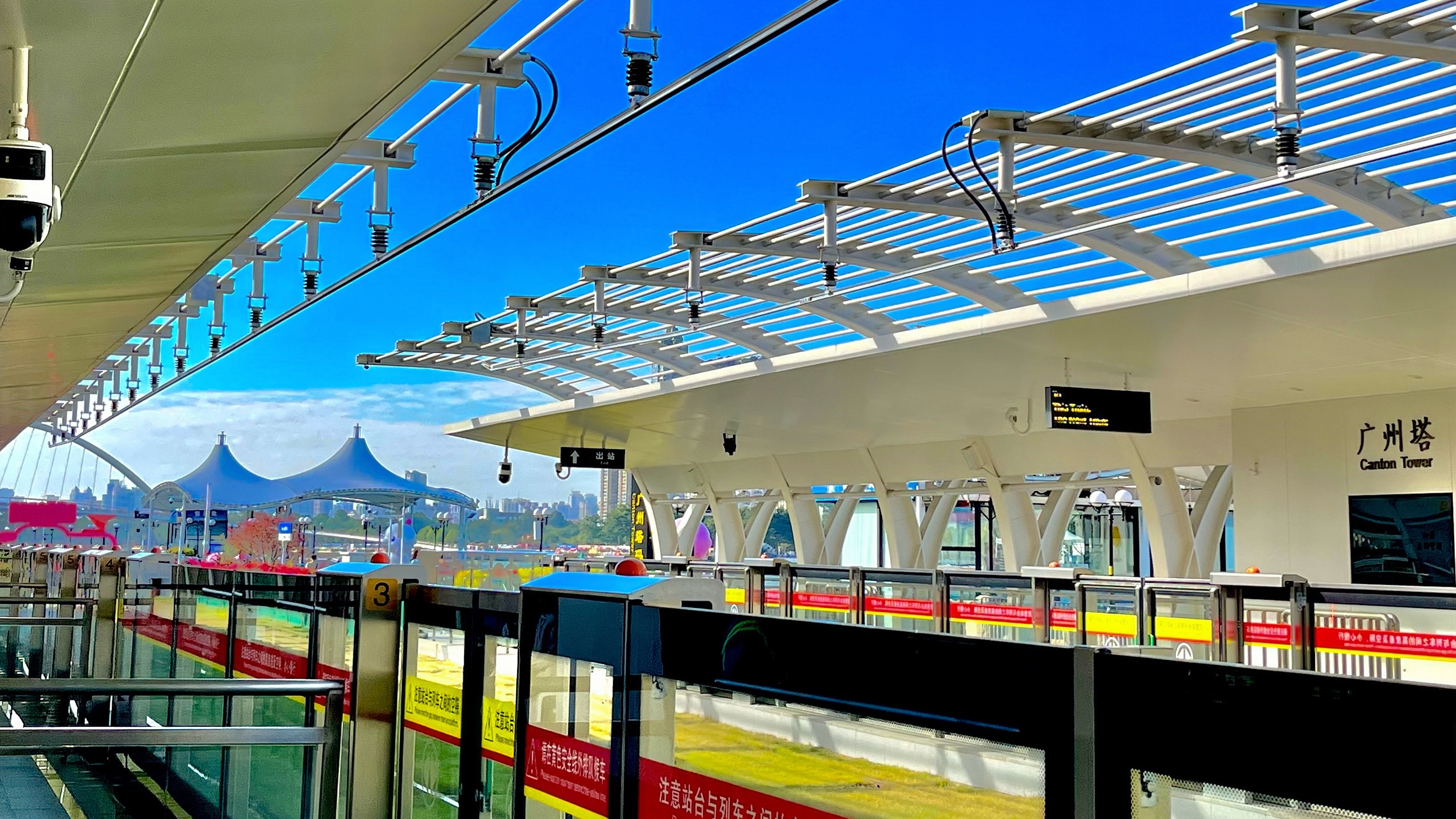 《站台之上，生活向前》