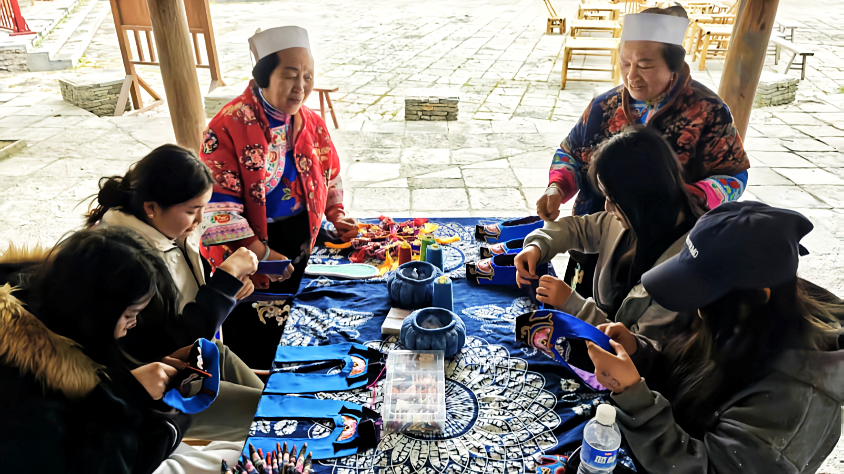 《老绣新织的非遗暖时光》