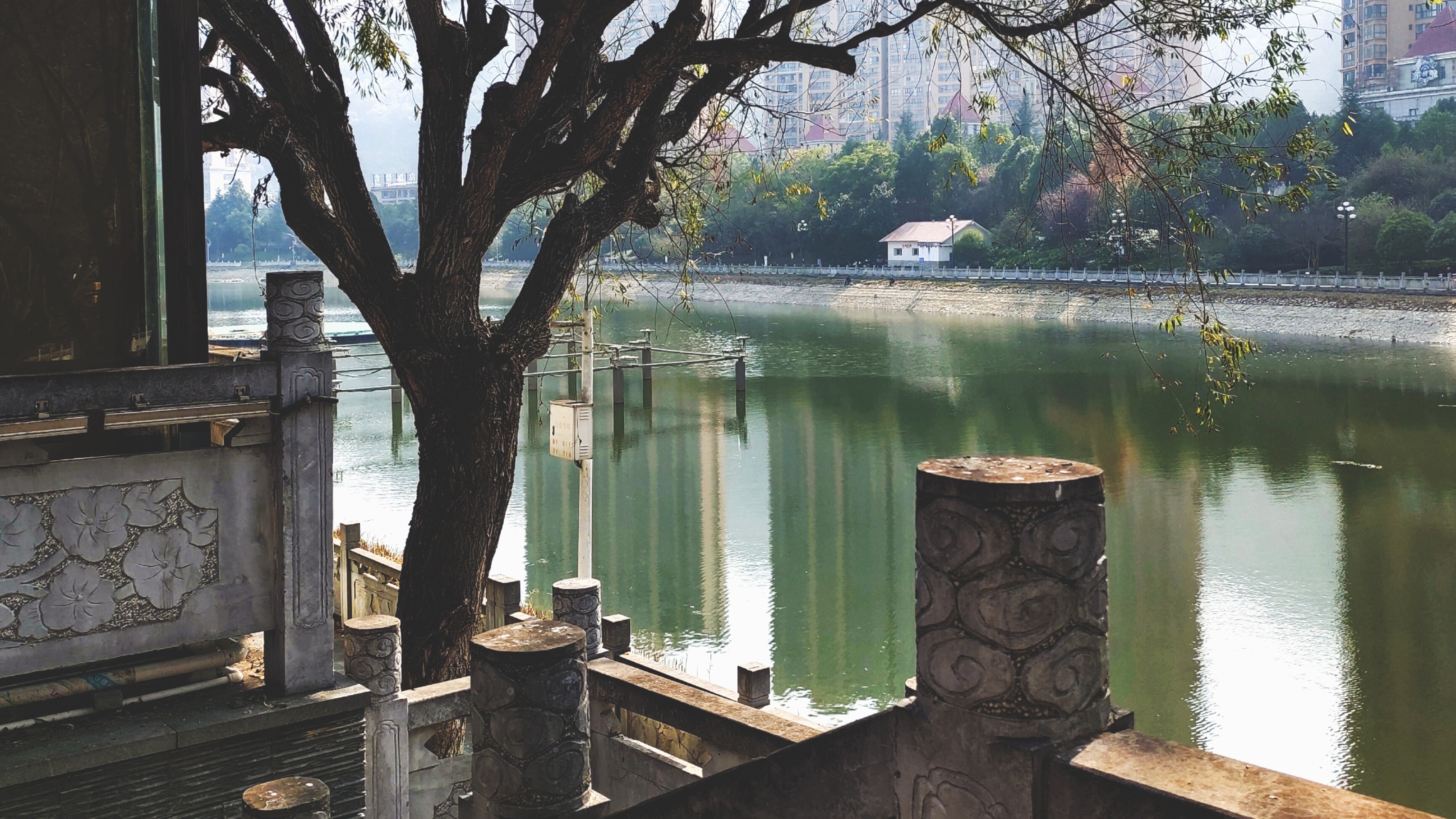 《城畔水色里的秋》 ​