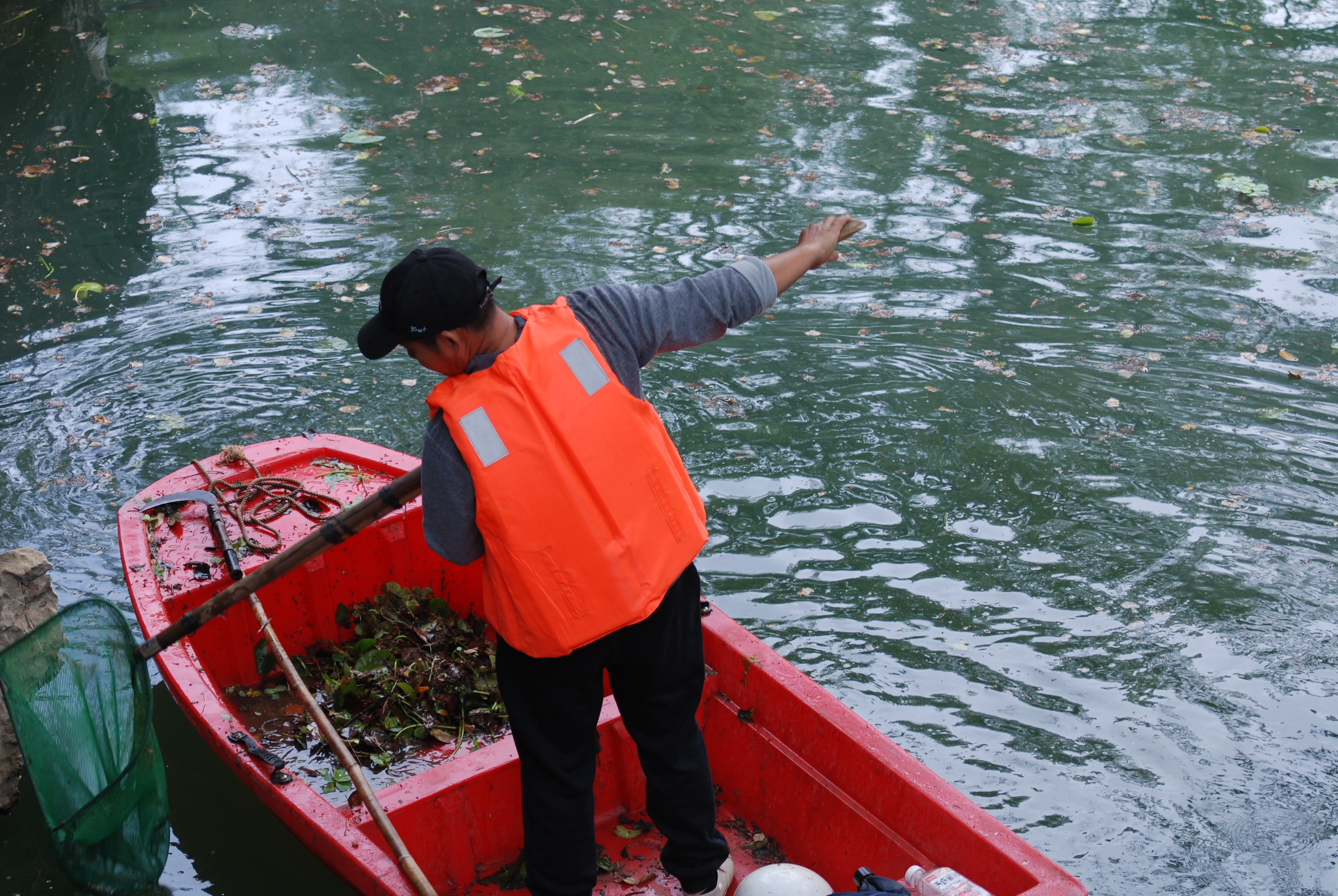 《橙光里的碧水诗行》