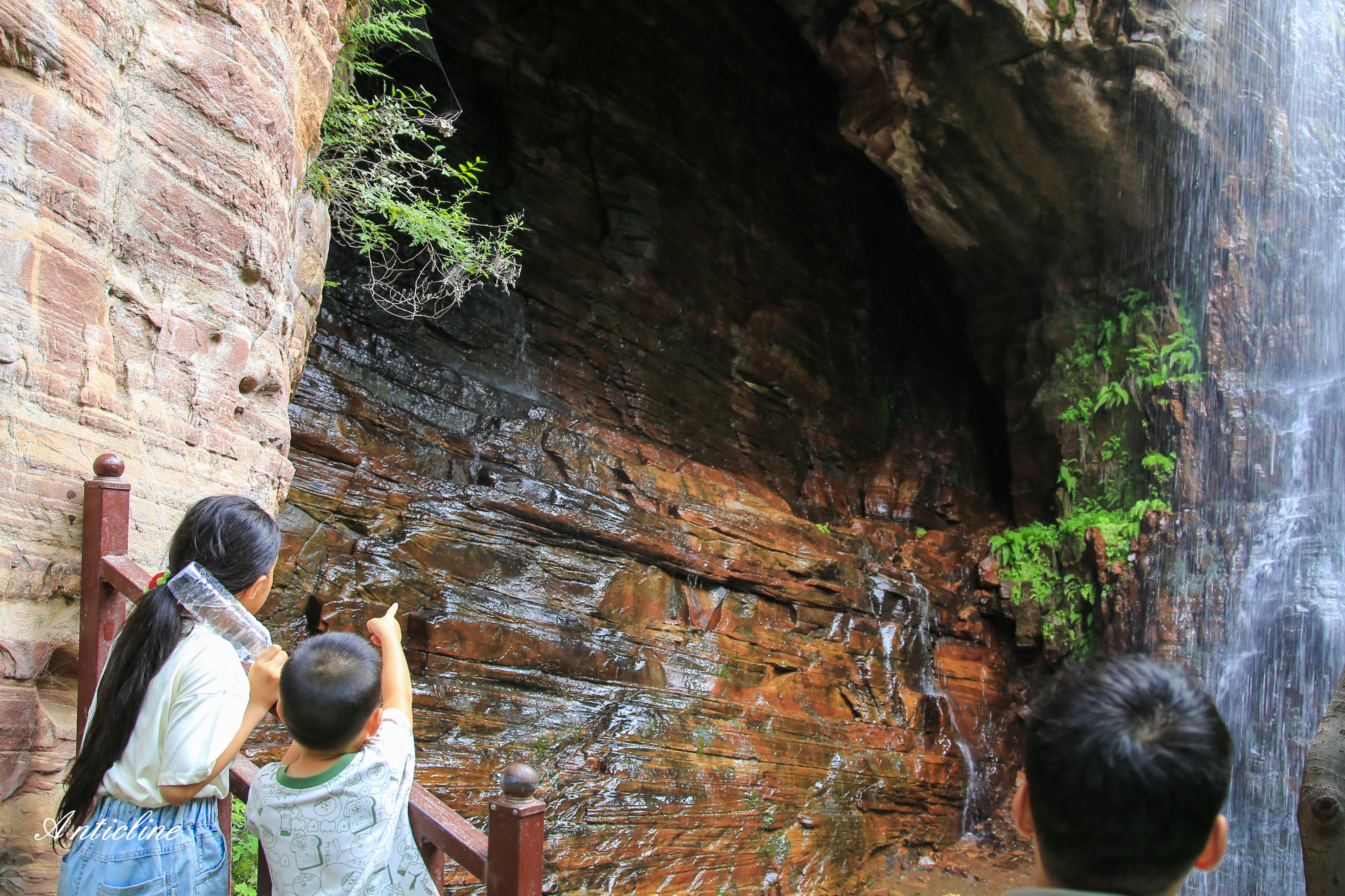 岩壁上的悄悄话