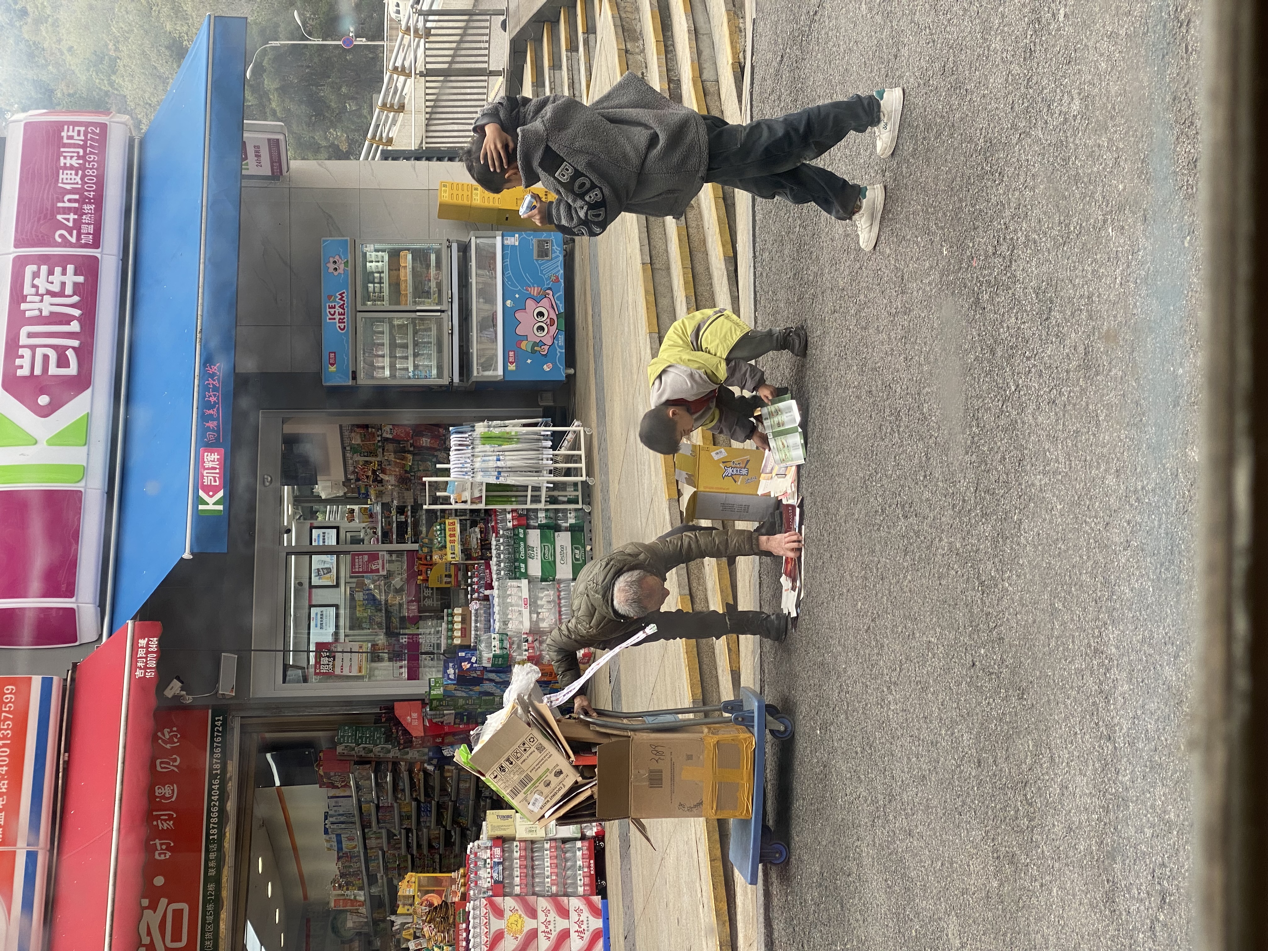 赠人玫瑰，手留余香